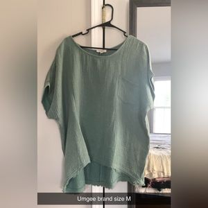 Umgee green crewneck shirt with frayed ends women’s size medium